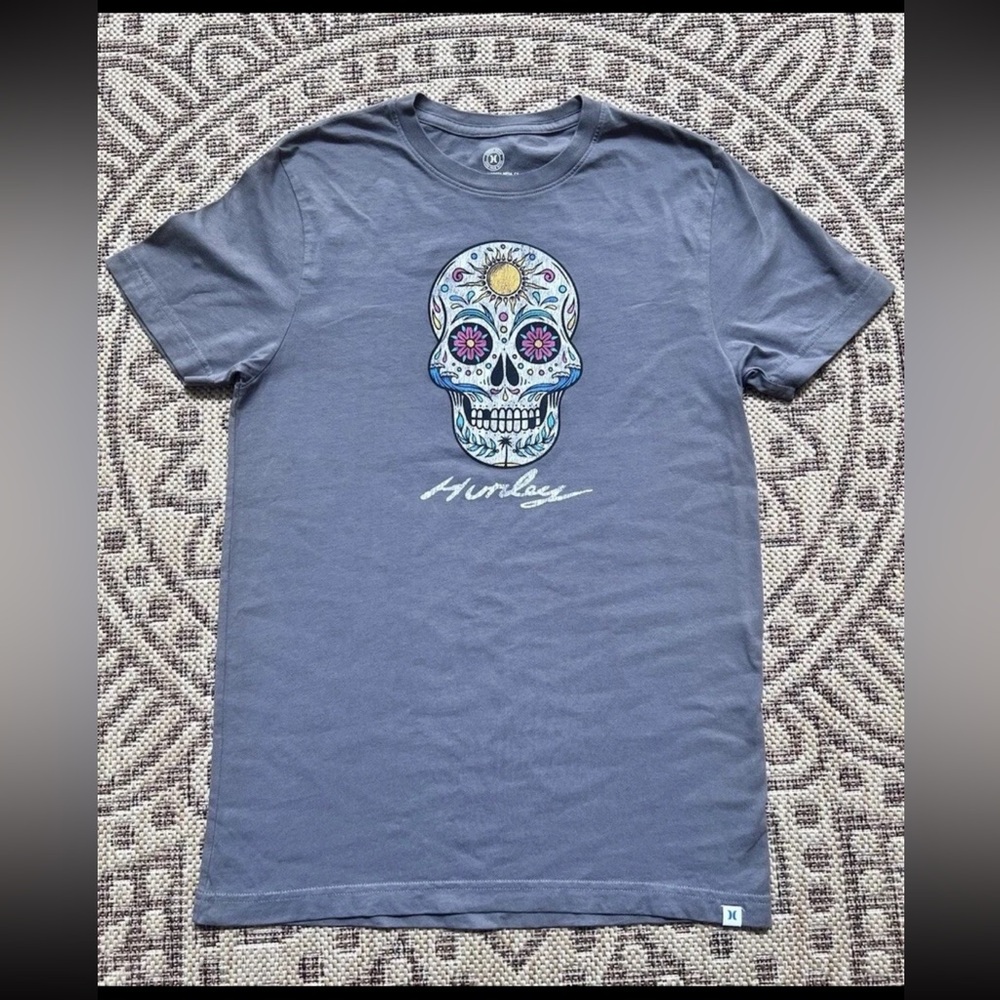 Hurley TShirt Mens Small Gray Sugar Skulls Day Of The Dead Dia De La Muretos EUC